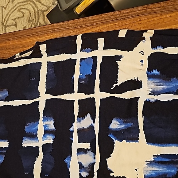 Super soft St. John tank shirt twist and gather details P - Picture 8 of 10